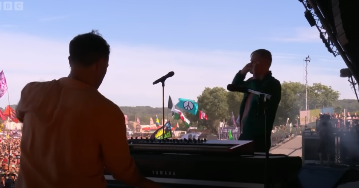 Il video che dovreste vedere oggi ma anche domani e dopo arriva da Glastonbury ed è questo qui