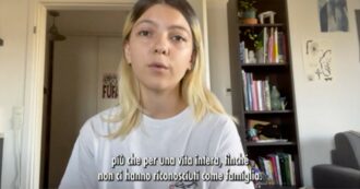 Copertina di L’appello di una ragazza nata da maternità surrogata: “Accanimento giuridico contro di noi. Non condannate altri bimbi allo stesso calvario”