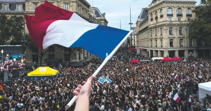 Copertina di Europarlamento, Manon Aubry: “Sì al M5S nel gruppo Left: ha rotto col passato. La vostra sinistra va rifondata”