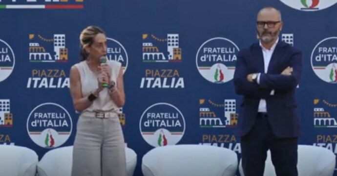 Copertina di Arianna Meloni dal palco di FdI: “Provano a dipingerci per quello che non siamo. Restiamo militanti, non abbiamo mai tradito”