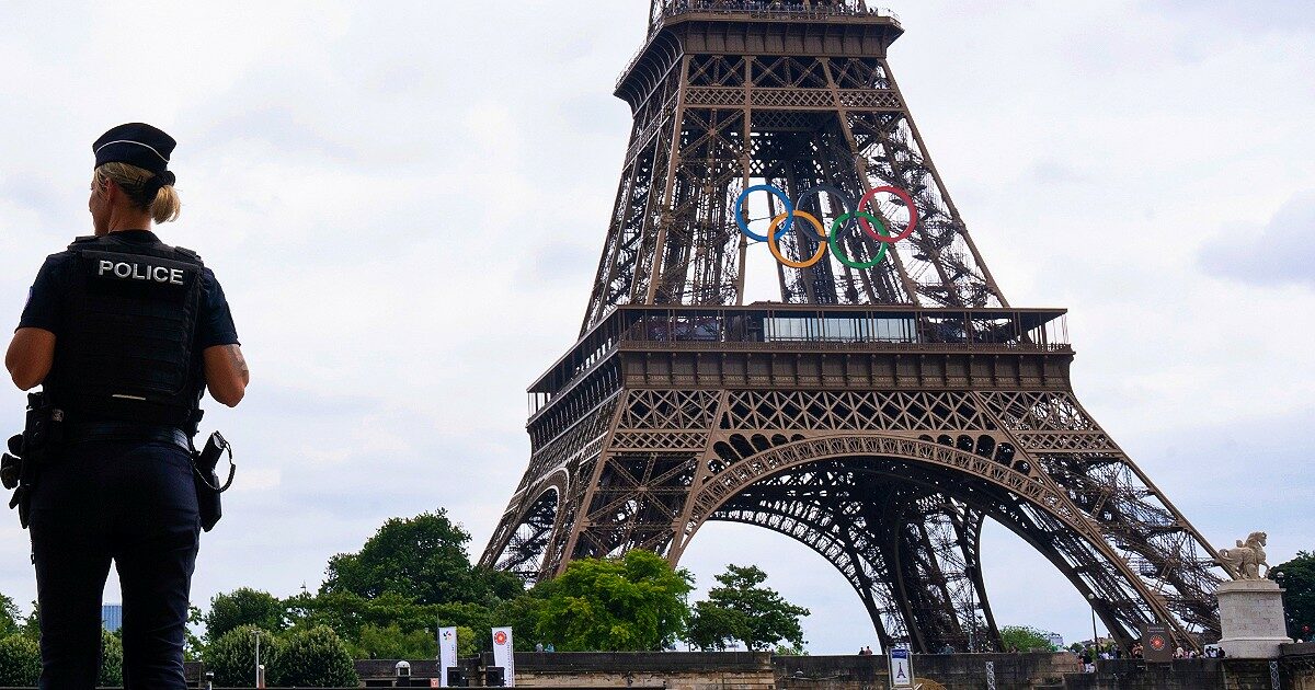 Parigi 2024, con le Olimpiadi il turismo fa flop: il boom di prenotazioni finora non c’è stato. Il motivo? I prezzi alle stelle per voli e alloggi