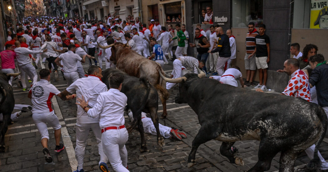 Spagna, al via ‘el encierro’ di San Firmino: una festa taurina di cui Pamplona va fiera