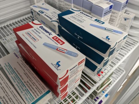 “L’Ozempic dà troppi effetti collaterali, smetto. Sto male”: 9 su 10 abbandonano il farmaco usato come dimagrante