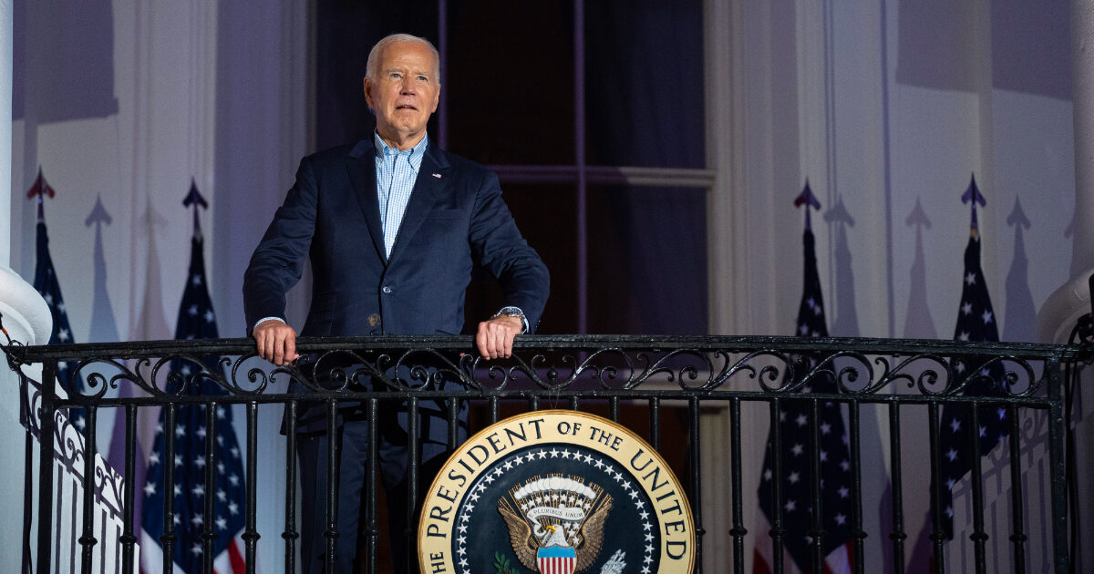 Elezioni Usa, Biden assicura: “Non mi ritiro”. Ma è fuga dei donatori. L’erede Disney: “Non darò più un centesimo se non lo sostituiscono”