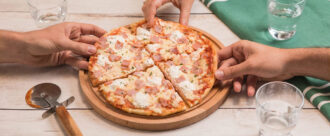 Copertina di “Leggere bene le etichette e i valori nutrizionali”: ecco come riconoscere una buona pizza surgelata. La classifica delle migliori dodici