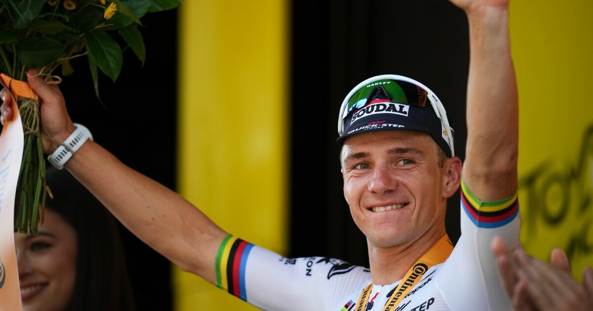 Tour de France, Evenepoel vola: sua la cronometro di Gevrey Chambertin. Pogacar conserva la maglia gialla