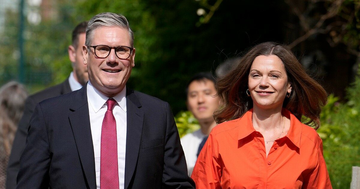 Elezioni Uk, trionfo Labour: oltre 400 seggi. Il leader Starmer: “Pronti a servire il Paese”. I Tories al minimo storico dopo 14 anni di governo