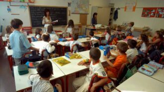 Torna insufficiente in pagella: Valditara ce la fa grazie al silenzio complice di docenti e presidi