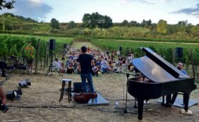 Copertina di Suoni controvento 2024 con Silvestri, Mr. Rain, Massini, Di Paolo: concerti e passeggiate nella natura senza sconvolgere gli ecosistemi