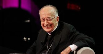 Copertina di Camillo Ruini, il cardinale ex presidente Cei ricoverato in terapia intensiva al Gemelli dopo un malore. L’ospedale: “Condizioni stabili”