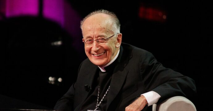 Camillo Ruini, il cardinale ex presidente Cei ricoverato in terapia intensiva al Gemelli dopo un malore. L’ospedale: “Condizioni stabili”