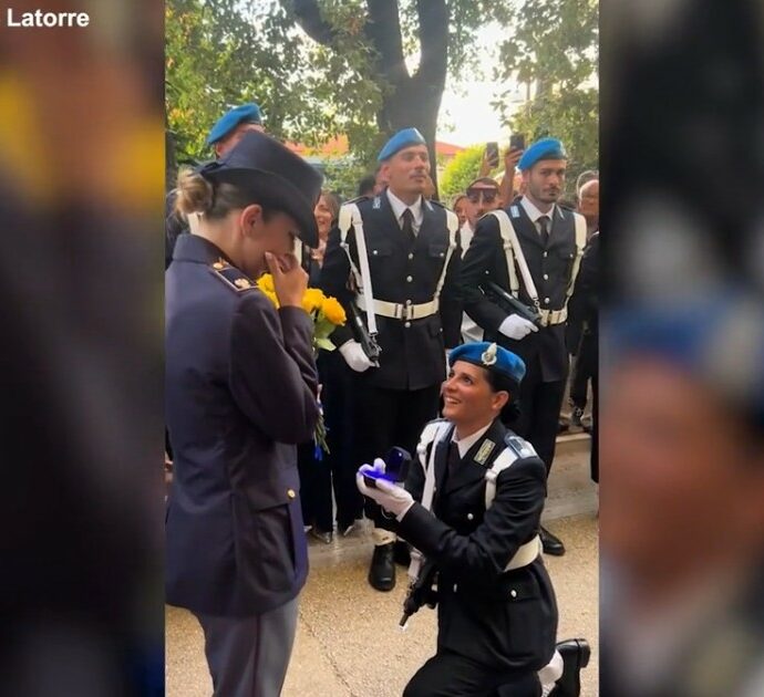 La poliziotta Giulia Latorre chiede alla compagna di sposarla: la proposta della figlia del marò Massimiliano durante il giuramento a Sulmona – Video