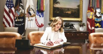 Copertina di Meloni alla Nato: 2% per le spese in armi. Guai con Salvini-Rassemblement National