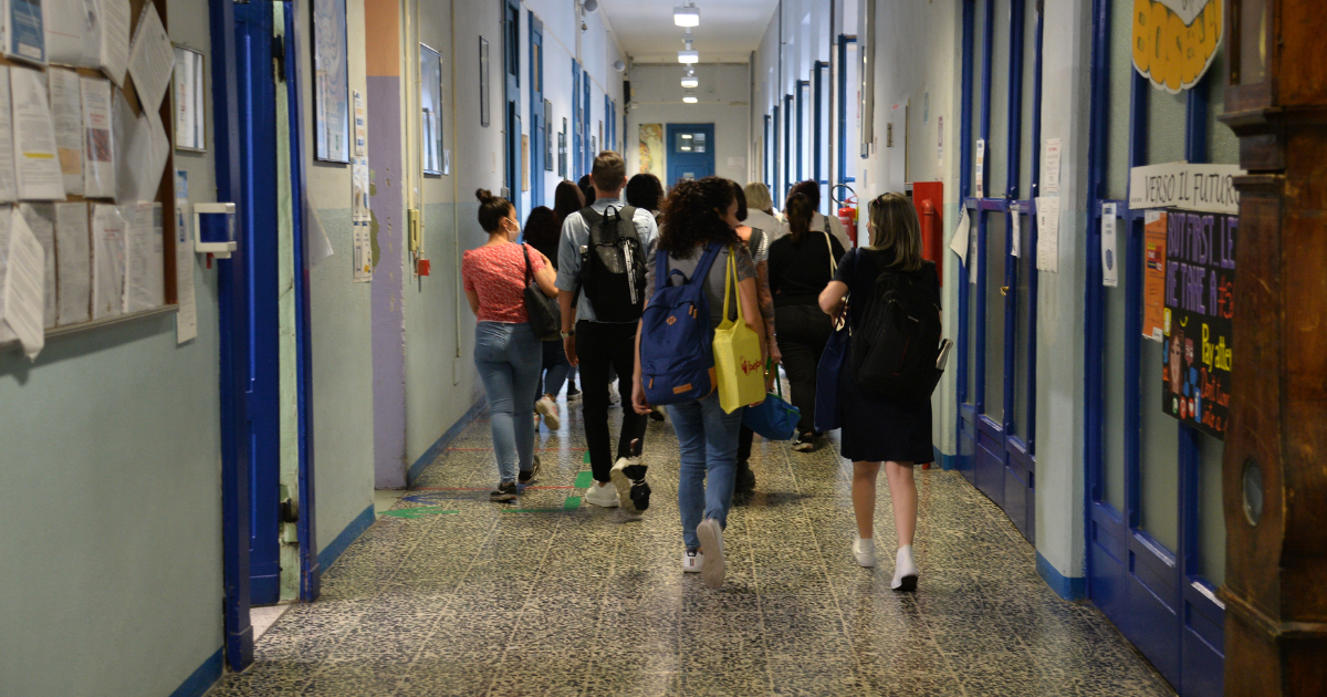 Calabria, la Regione finanzia 43 psicologi per 285 istituti: “Saranno impegnati anche fuori dall’orario scolastico” Calabria, la Regione finanzia 43 psicologi per 285 istituti: “Saranno impegnati anche fuori dall’orario scolastico”