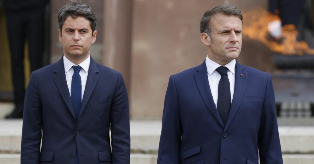 https://st.ilfattoquotidiano.it/wp-content/uploads/2024/07/08/Attal-Macron-1200-1050x551.jpg