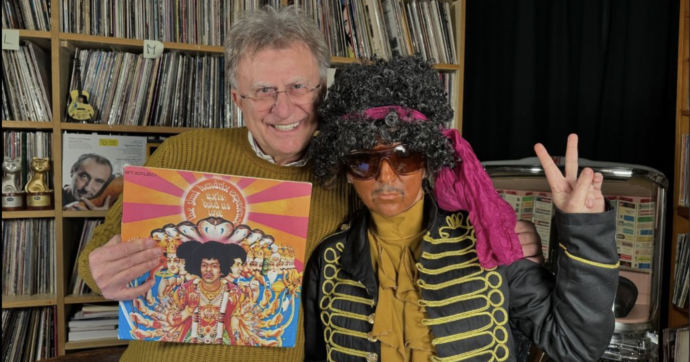 Copertina di “Ho parlato con Franco Battiato e Jimi Hendrix attraverso una medium. Con Jovanotti a Cuba ce la siamo vista brutta”: Red Ronnie vuota il sacco