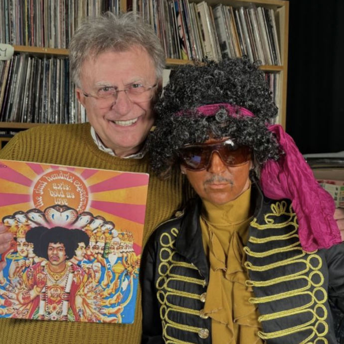 “Ho parlato con Franco Battiato e Jimi Hendrix attraverso una medium. Con Jovanotti a Cuba ce la siamo vista brutta”: Red Ronnie vuota il sacco