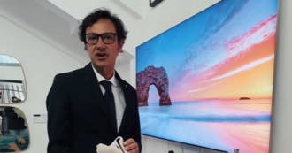 Copertina di “Ho tre lavori perché oltre alla carriera da immobiliare e la tv, che è un lavoro, sta prendendo piede l’attività sui social… Non una vita”: parla Gianluca Torre