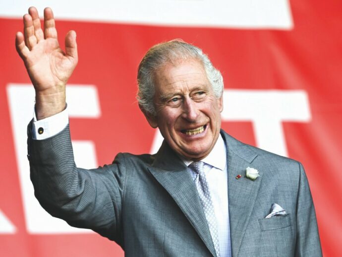 Carlo III, Re gregario di mamma, moglie e (pure) della nuora