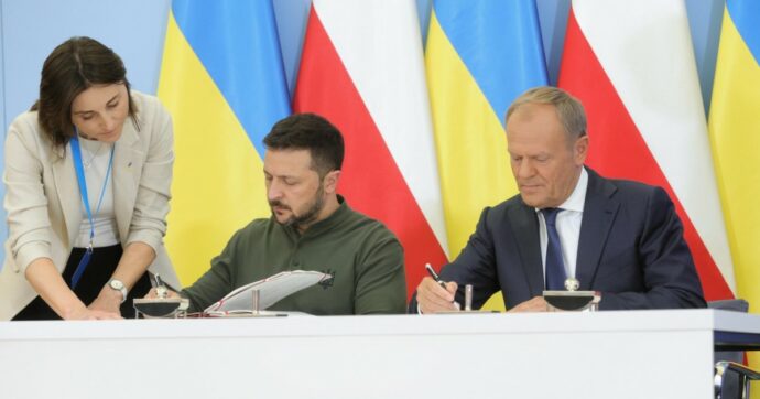 Accordo tra Tusk e Zelensky: “La Polonia potrà abbattere missili e droni russi nello spazio aereo ucraino”