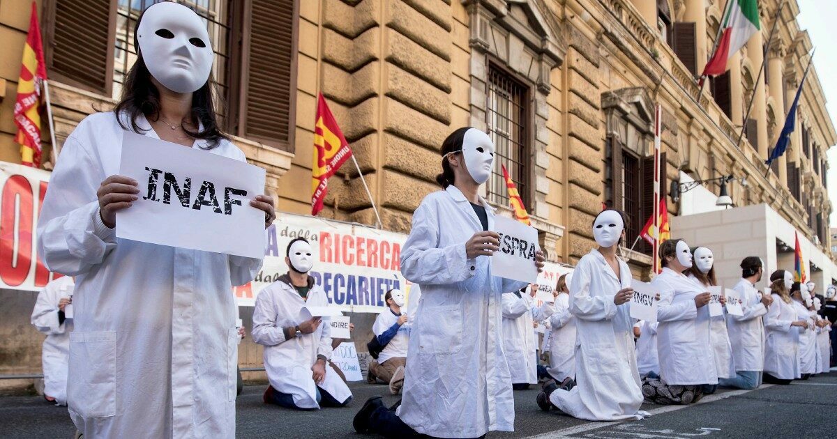 Università, il governo abolisce gli assegni di ricerca. I precari: “Progresso, ma ora servono fondi e garanzie”