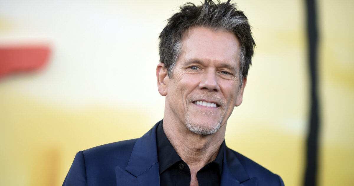 “Essere una persona comune fa schifo, nessuno mi diceva ‘Ti adoro’. Voglio tornare ad essere famoso”: lo sfogo di Kevin Bacon