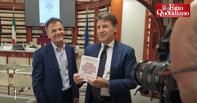 Copertina di Fassina e il libro contro l’Autonomia: “Più burocrazia e più deficit”. Anche Conte alla presentazione: “Meloni patriota solo per retorica”