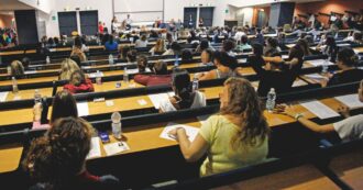 Copertina di Salva-baroni, Fi ci riprova: prof. in pensione a 72 anni