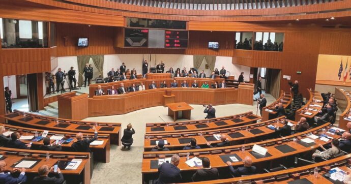 Copertina di Sardegna: il voto di dem, M5S e FdI per dare più soldi ai gruppi regionali