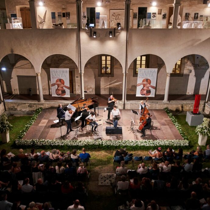 “Pietrasanta in Concerto”, quando la musica incontra l’arte nel cuore della Versilia: ecco tutti gli appuntamenti in programma