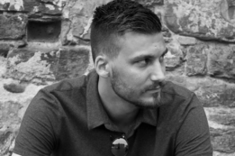 Copertina di “Firenze sempre più città vetrina come Venezia, difficile mantenere integrità nella ristorazione. Giostra per turisti mordi e fuggi, chiudo il mio ristorante”: parla Simone Cipriani