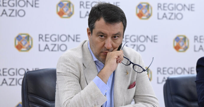 Caos treni, i nodi vengono al pettine: le strategie di Salvini per Fs sono un fallimento