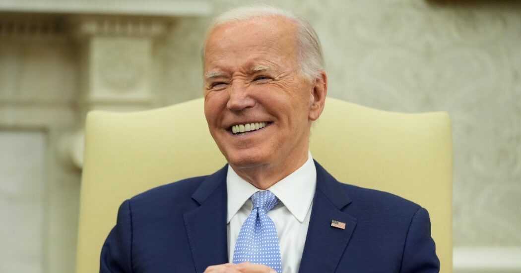 Usa, la resistenza di Biden alimenta la sfiducia dei dem: “Donatori congelano i fondi”. E per il 67% degli americani deve ritirarsi
