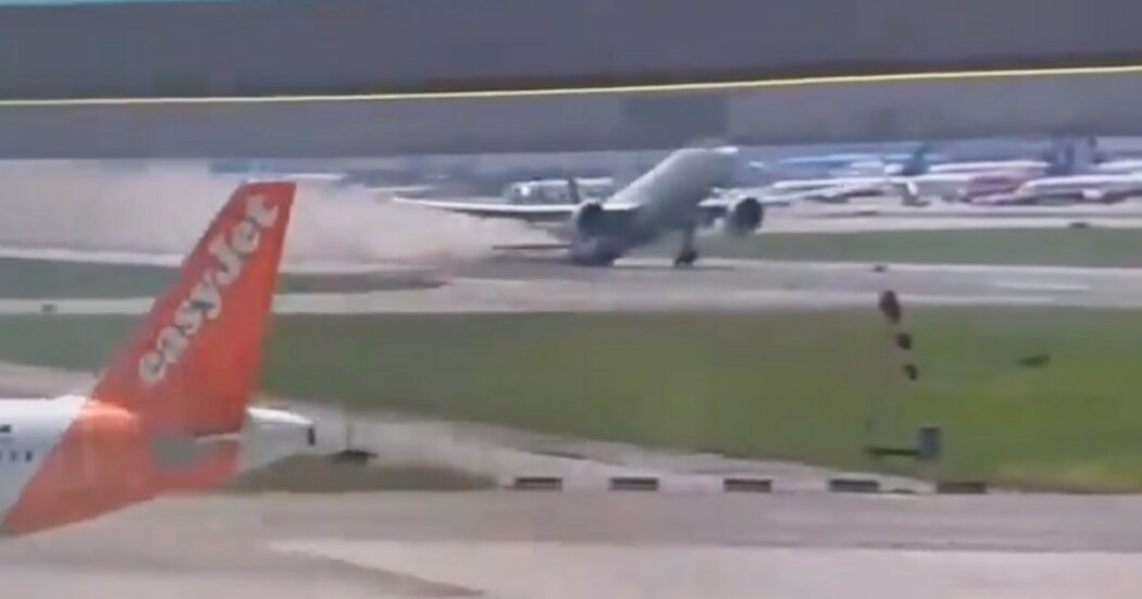 Malpensa, aereo della compagnia cilena Latam urta la pista per centinaia di metri durante il decollo: costretto all’atterraggio d’emergenza