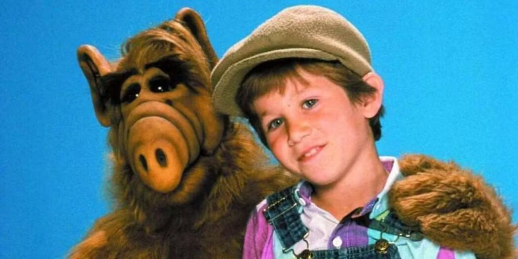 È morto Benji Gregory, ex baby star della sitcom cult “Alf” degli Anni 80: “È stata una fine tragica con il suo cane, una macabra scoperta”