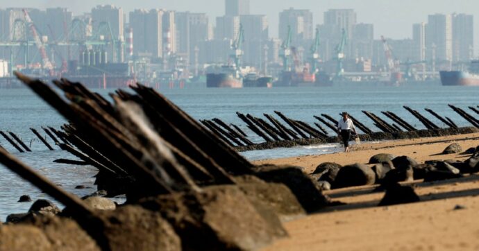 Pechino contro le pressioni americane: invia 66 jet sull’isola