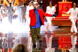 Copertina di “Tra due anni lascerò questo lavoro. Devo pensare alla mia vita perché ho dato tanto alla musica”: l’annuncio di Cristiano Malgioglio (ma non gli crediamo)