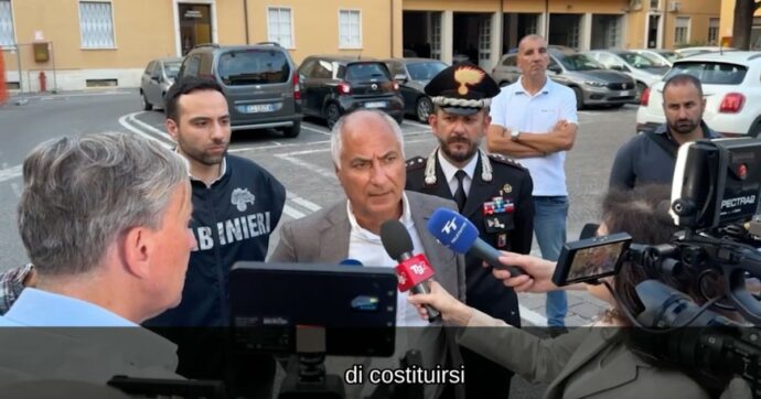 Copertina di “Era nascosto in un cassettone del letto con 50mila euro, non voleva costituirsi”: i dettagli dell’arresto di Bozzoli