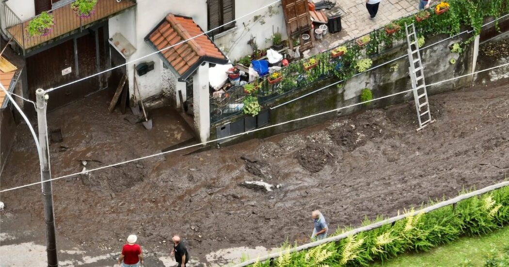 Como, esonda roggia a Caslino d’Erba: un fiume di fango raggiunge le abitazioni. Il video dal drone