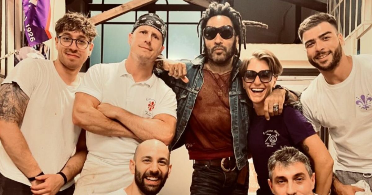 Lenny Kravitz a Firenze, il cantante (vegano) nel “tempio della bistecca”: “Abbiamo portato filetti di manzo e contorni”