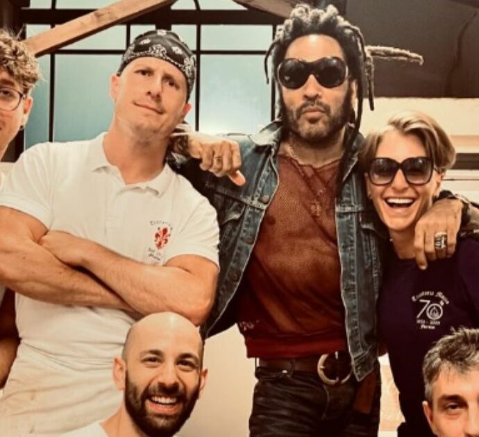 Lenny Kravitz a Firenze, il cantante (vegano) nel “tempio della bistecca”: “Abbiamo portato filetti di manzo e contorni”