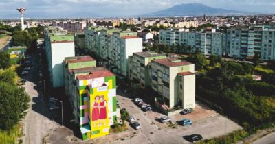 Copertina di Il “modello Caivano” non ripaga Fdi: nella cittadina napoletana il partito è solo 5° alle regionali (e assente alle comunali)