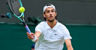 Copertina di Wimbledon, Djokovic torna in finale: Musetti lotta ma si arrende in tre set | La cronaca