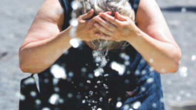Copertina di Caldo record in Europa, 50mila morti nell’estate 2026: due su tre per colpa del cambiamento climatico. Napoli è la città più colpita