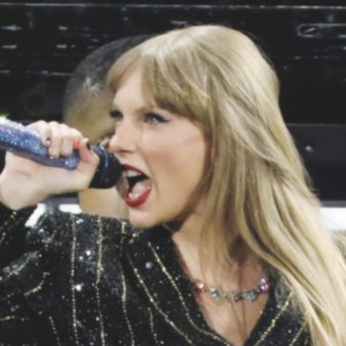 Tutti i retroscena sui live di Taylor Swift a Milano: dai finti biglietti spediti col corriere, alla fila virtuale per arrivare davanti alla star