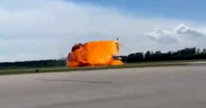 Copertina di Si schianta aereo della pattuglia acrobatica polacca: morto il pilota. Il velivolo era un M-346 Master di fabbricazione italana