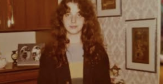 Copertina di “I genitori di Sonia mi licenziarono dal bar perché non diedi la versione concordata”: parla l’uomo che vide per ultimo Mirella Gregori