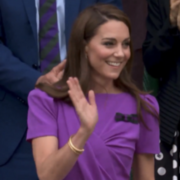 Kate Middleton arriva a Wimbledon sorridente insieme alla piccola Charlotte (video). Intanto William e George volano a Berlino