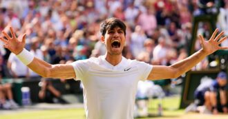 Copertina di Carlos Alcaraz domina Djokovic: è doppietta Wimbledon-Roland Garros. Perché oggi lui è il più forte, ma Sinner è il più costante