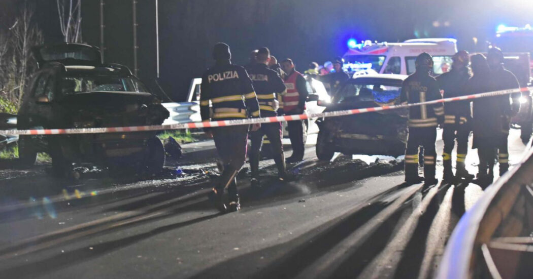 Incidente stradale nell’Avellinese, frontale tra due auto ad alta velocità, muoiono quattro giovani di 21 anni